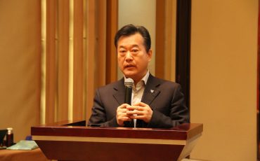 誰持彩“鏈”當(dāng)空舞——記江蘇飛力達國際物流股份有限公司董事長姚勤